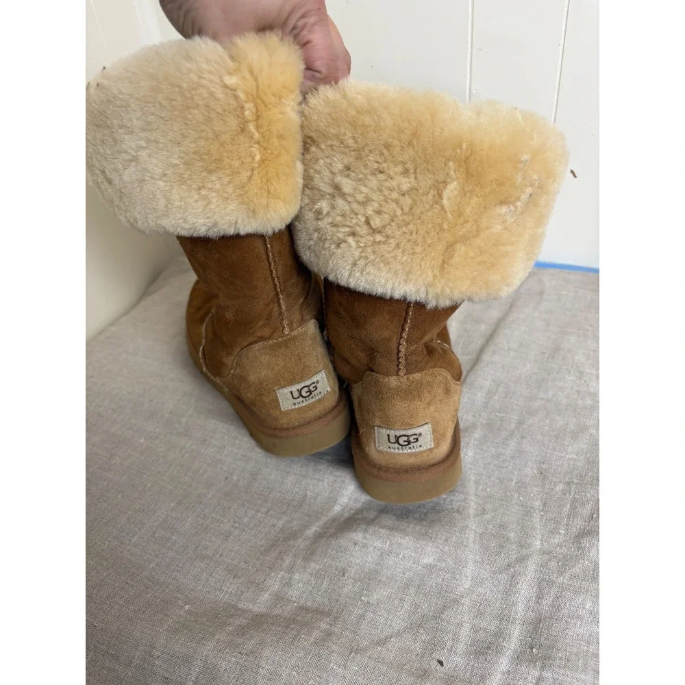 UGG Classic Short Boots Womens 9 Chestnut Suede Shearling Fur Cuff 5825